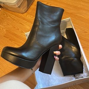 REAL LEATHER Steve Madden Chunky Heeled Platform Boot